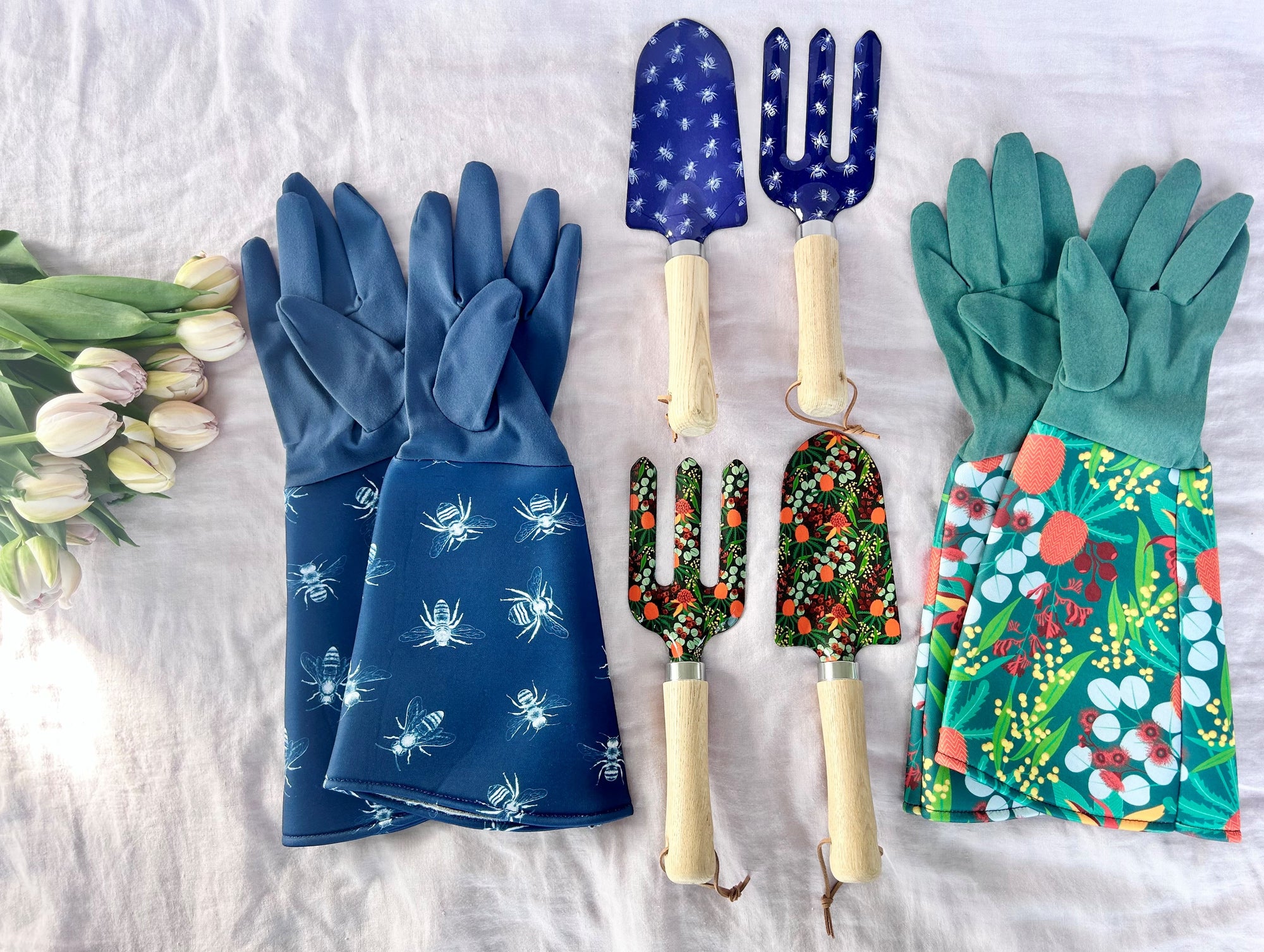 Gartenhandschuhe – Marineblau Skizze Biene