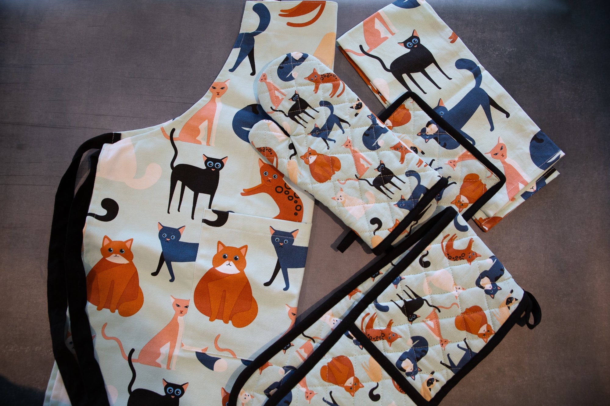 Double Oven Glove - Colourful Cats